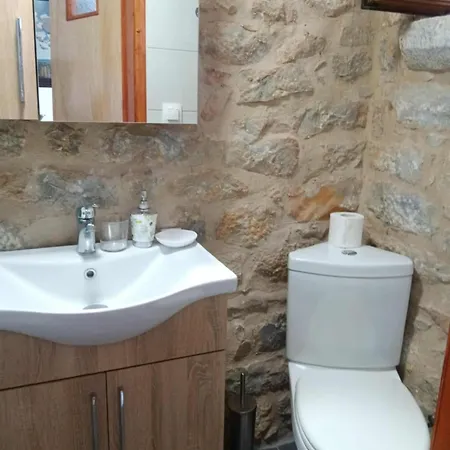 Πετροχτιστο Ρηνιω 3* Kafiona