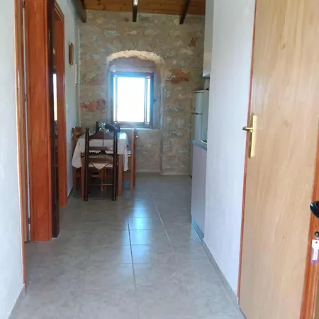 Vakantiehuis Πετροχτιστο Ρηνιω Kafiona