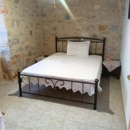 Πετροχτιστο Ρηνιω 3* Kafiona