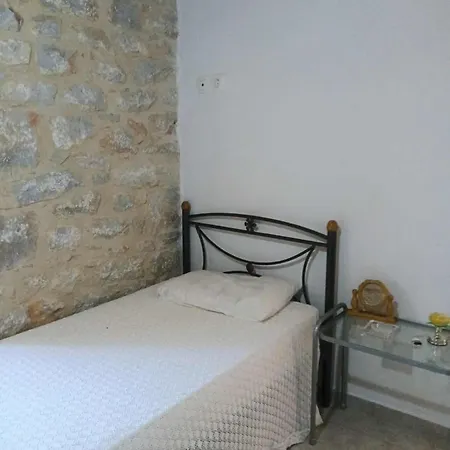 Vakantiehuis Πετροχτιστο Ρηνιω 3*